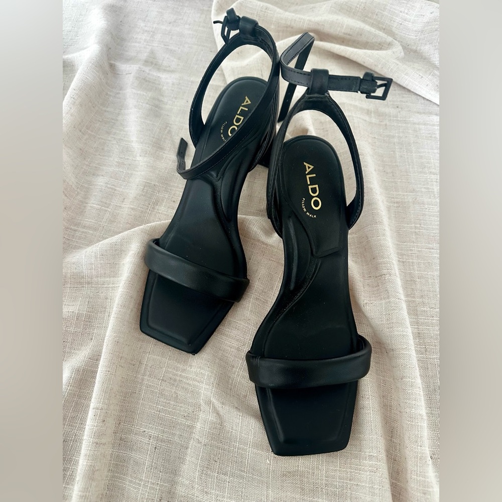 WORN ONCE Strappy black sandals with heel - Aldo Pillow Walk